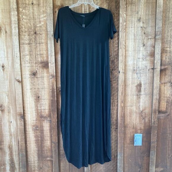 Arolina Classic & Comfy Double Slit Vneck Short Sleeve Black Knit Maxi Dress - Picture 2 of 5
